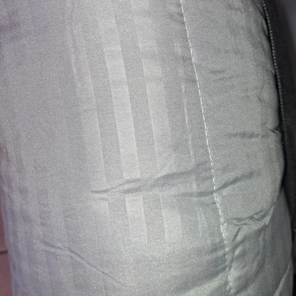 NIB-CM Studios Embossed Down QUEEN Comforter Gray striped - Picture 5 of 5